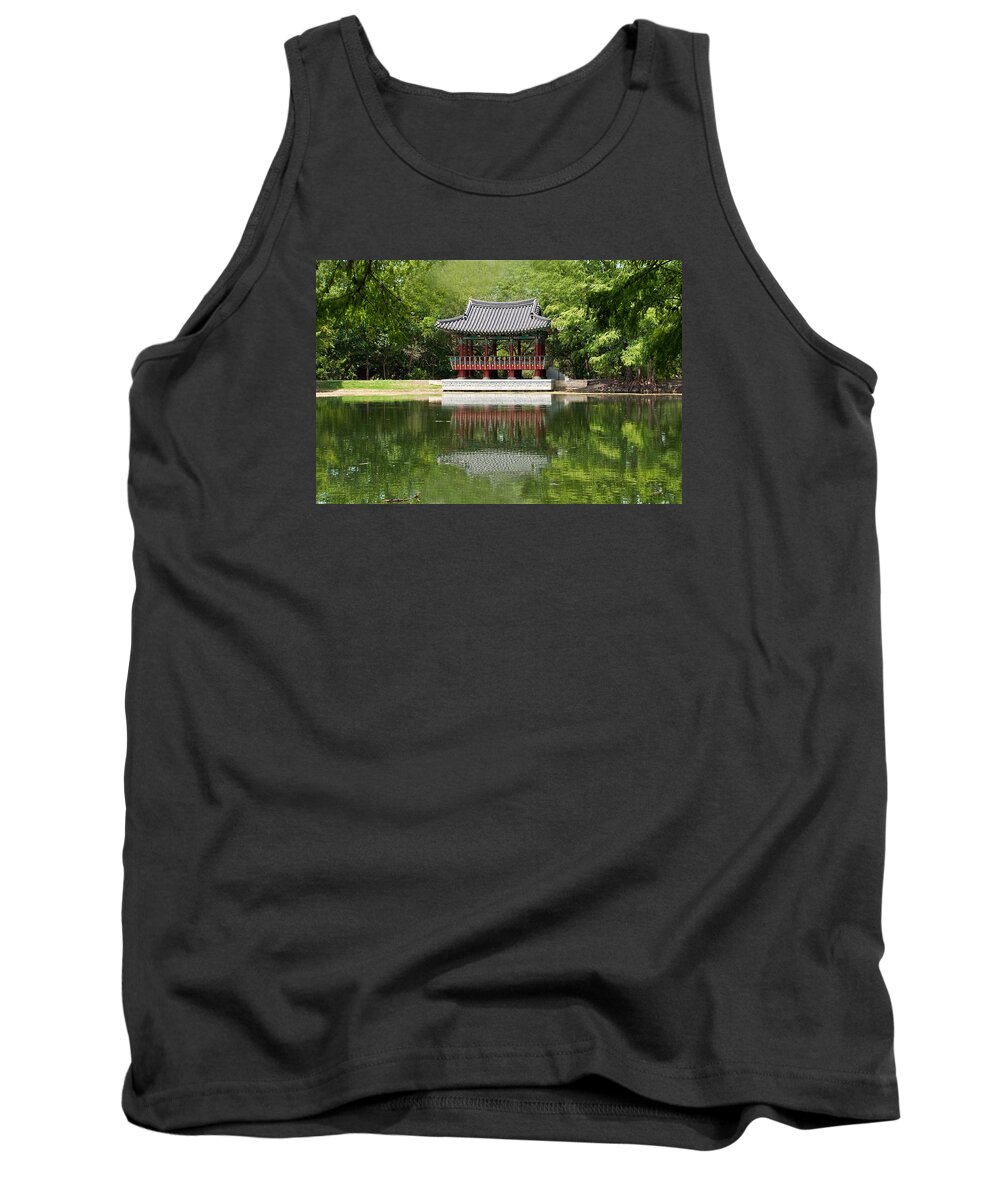 Outdoor Theater Tank Top featuring the photograph Chinese Theater by Brian Kinney