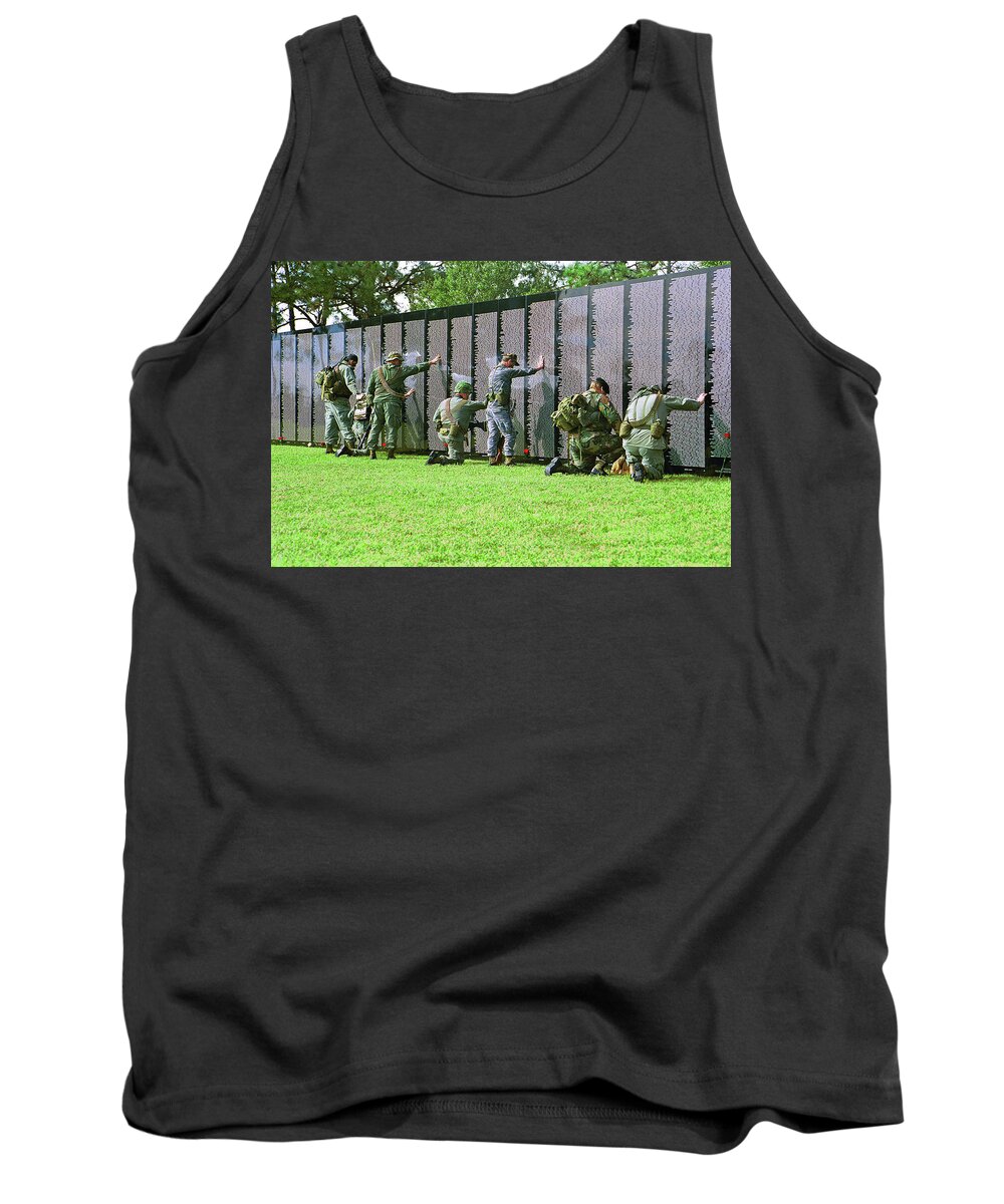 Veterans Tank Top featuring the photograph Veterans Memorial by Carolyn Marshall