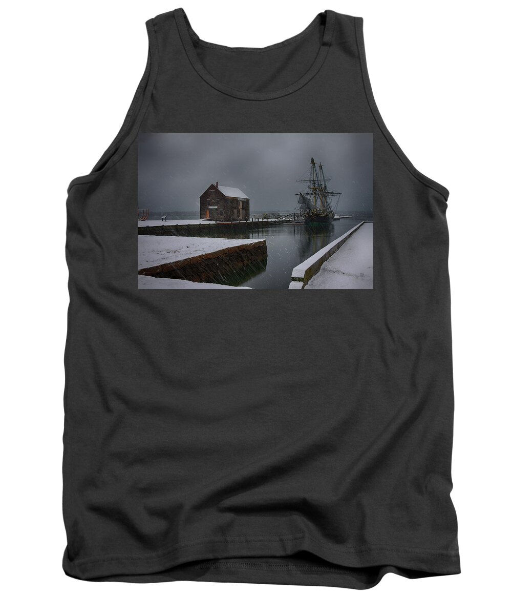 Salem Tank Top featuring the photograph Waiting quietly by Jeff Folger
