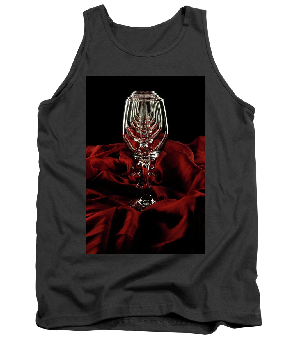 Set Tank Top featuring the photograph Six in a Row #1 by Steve Templeton