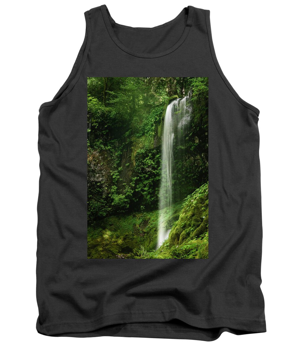 Beauty In Nature Tank Top featuring the photograph Waterfall in Mossy Glen by Oscar Gutierrez