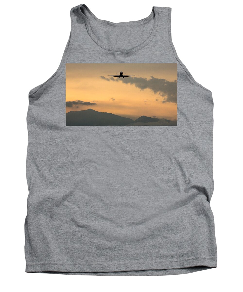 Md-80 Tank Top featuring the photograph American Airlines Approach by John Daly