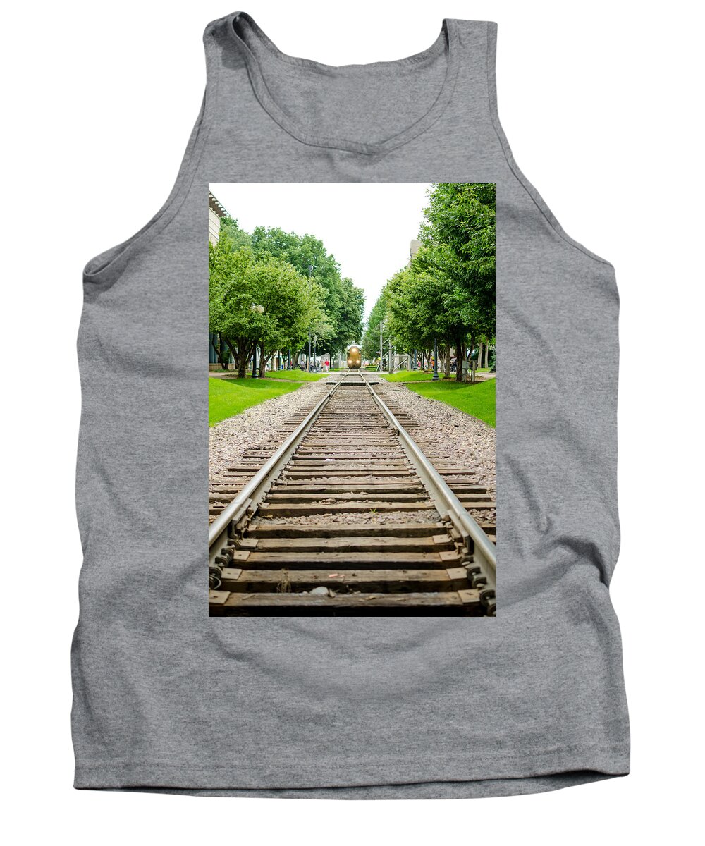 Cedar Rapids Tank Top featuring the photograph Cedar Rapids Train Coming Down the Tracks by Anthony Doudt