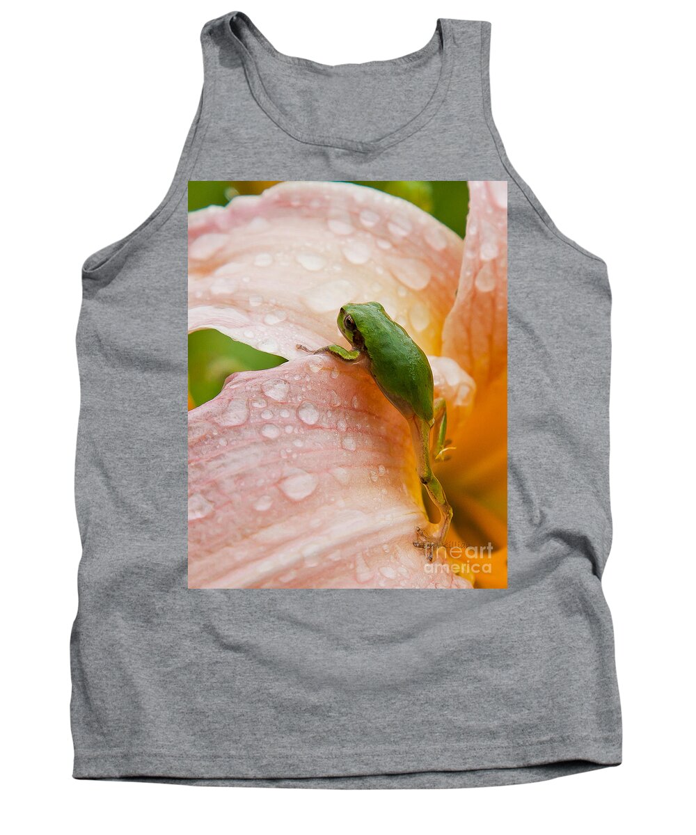 Tree Frog Tank Top featuring the photograph Climbing Up by Jan Killian