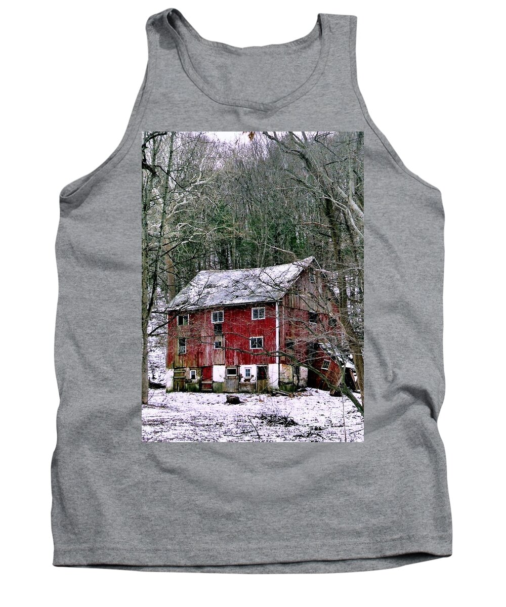 Pennsylvania Tank Top featuring the photograph Pennsylvania Dusting by Michael Hoard