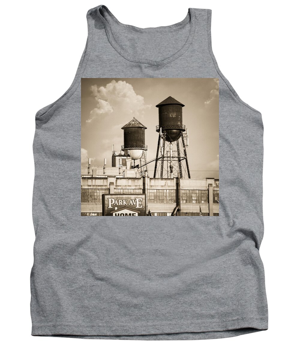 Water Towers Tank Top featuring the photograph New York water tower 8 - Williamsburg Brooklyn by Gary Heller
