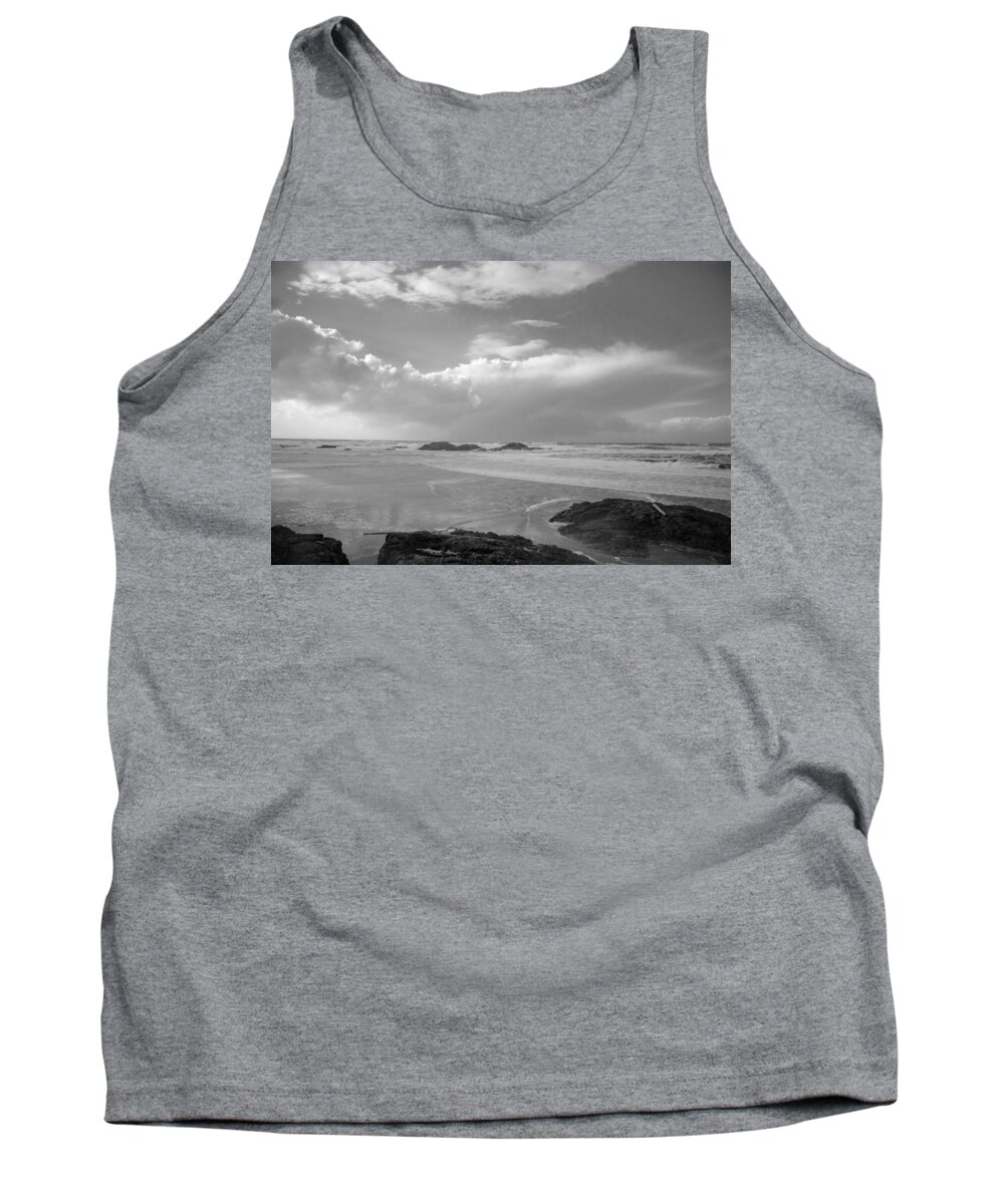 Beach Tank Top featuring the photograph Storm Approaching by Roxy Hurtubise