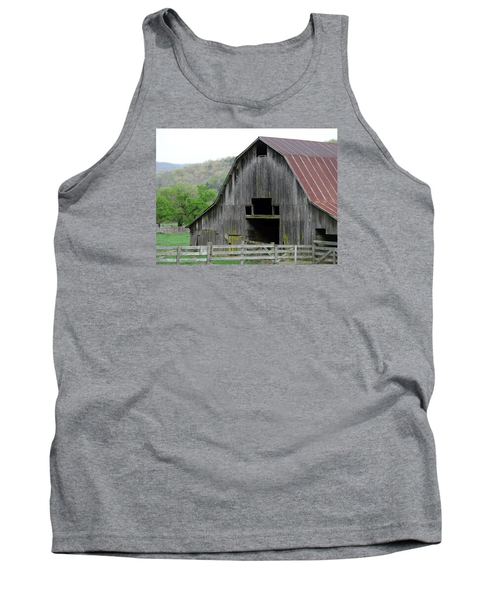 Old Barns Tank Top featuring the photograph Boxley Valley Barn by Mary Halpin