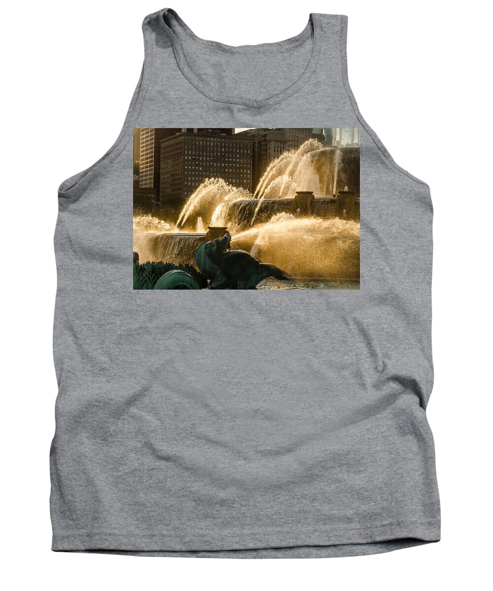 Buckingham Fountain Tank Top featuring the photograph Fall Fountain by Tom Potter