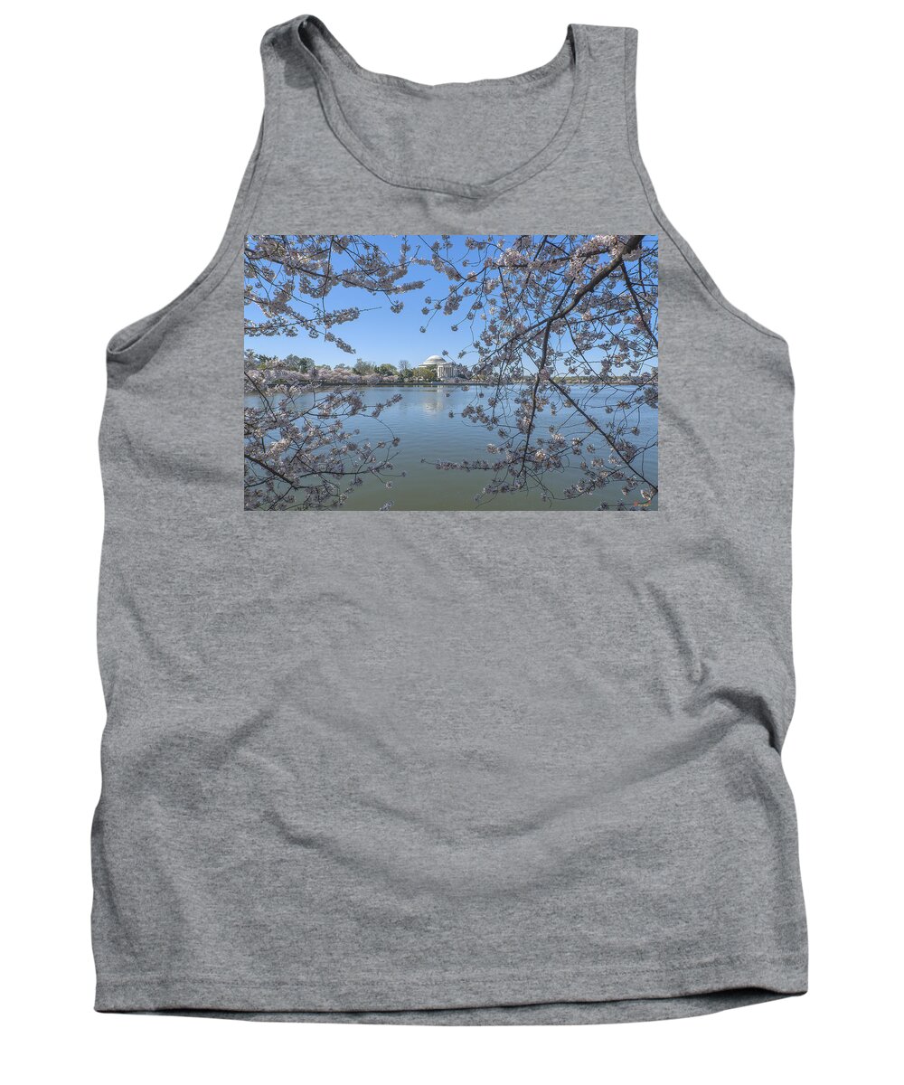 Scenic Tank Top featuring the photograph Jefferson Memorial on the Tidal Basin DS0070 by Gerry Gantt