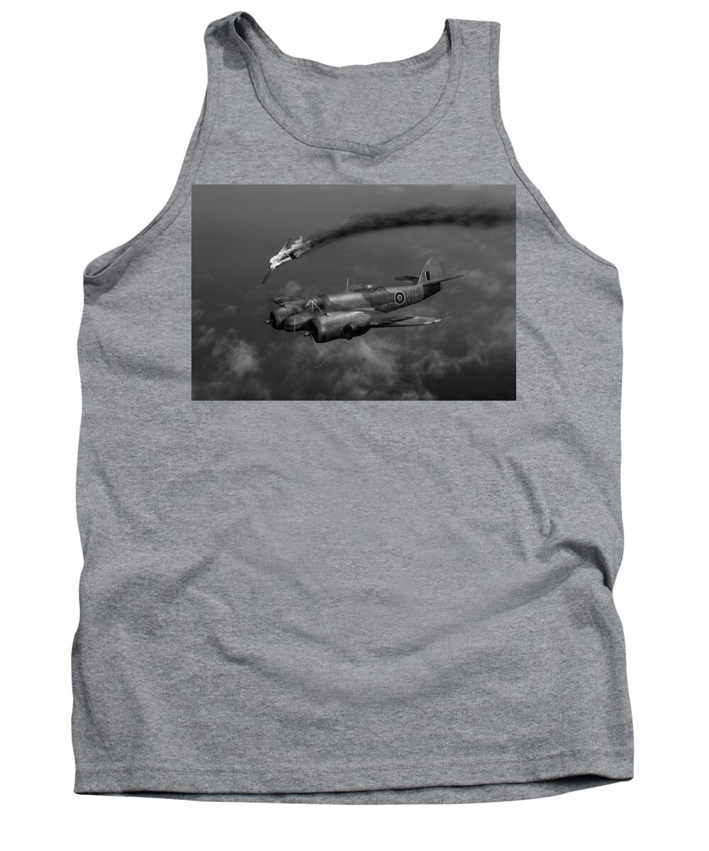 5./kg-2 Tank Top featuring the photograph Moonlight predator BW version by Gary Eason