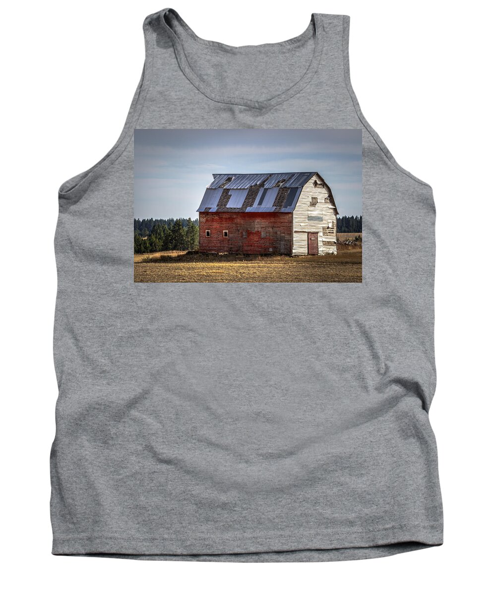 Old Tank Top featuring the photograph Old Barn near Gifford by Brad Stinson