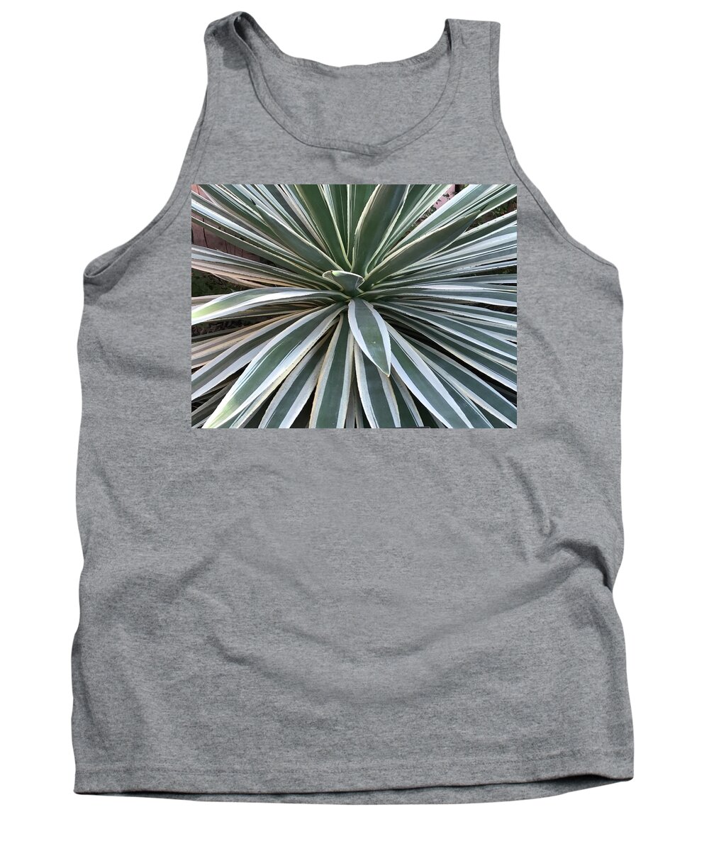 Flowers Tank Top featuring the photograph Splash by Jean Wolfrum