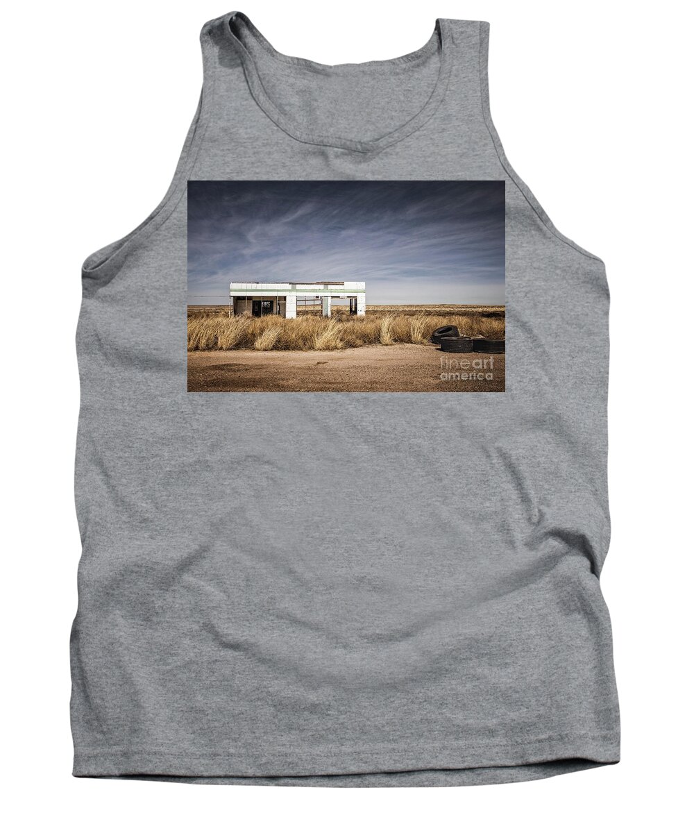 Glenrio Abandoned Gas Station Tank Top featuring the photograph Glenrio Abandoned Gas Station by Imagery by Charly