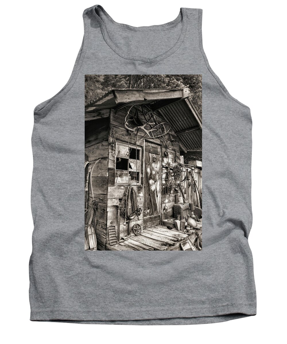 Cabin Tank Top featuring the photograph Abandoned by Sally Bauer