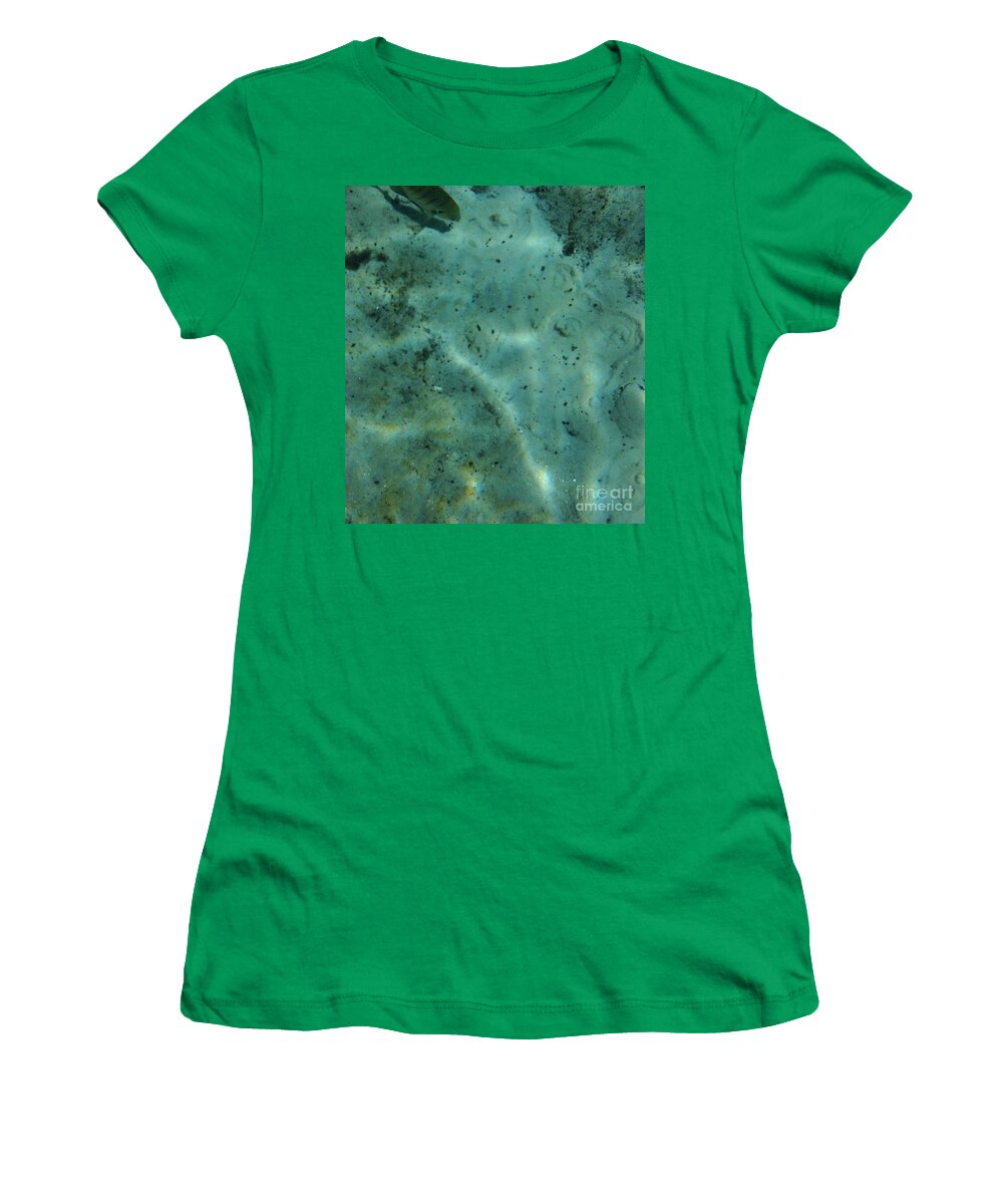 Rainbow Springs Women's T-Shirt featuring the photograph Beautiful Bubbling Springs by D Hackett