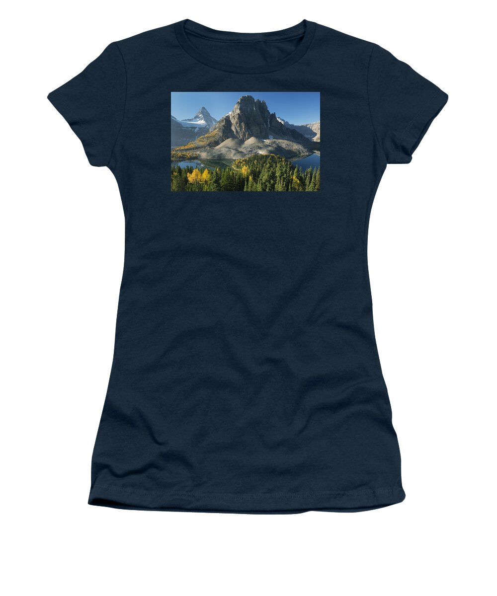 Feb0514 Women's T-Shirt featuring the photograph Larch Trees Mt Assiniboine And Sunburst #1 by Kevin Schafer