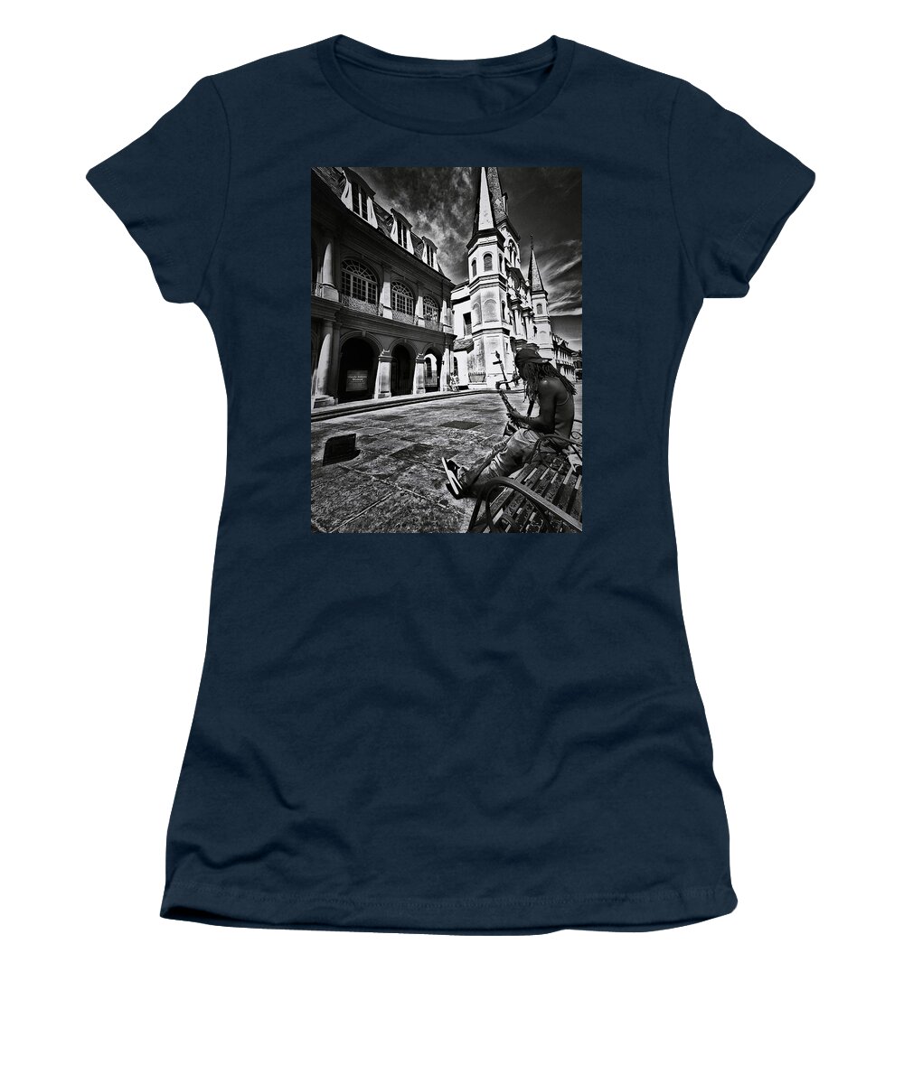 Black And White Women's T-Shirt featuring the photograph A Buck At A Time by Robert McCubbin