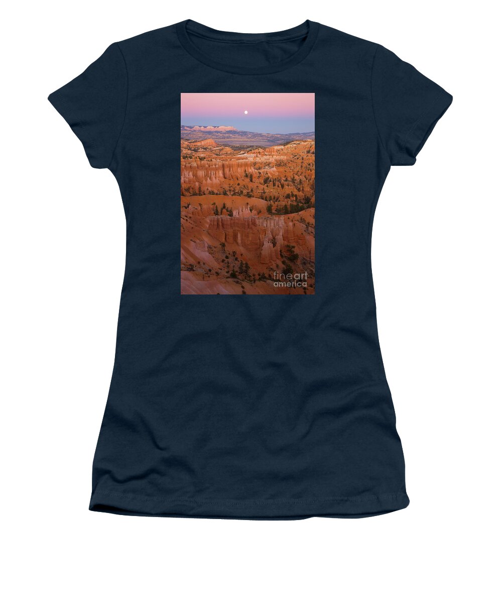 00431152 Women's T-Shirt featuring the photograph Moonrise Over Bryce Canyon by Yva Momatiuk John Eastcott