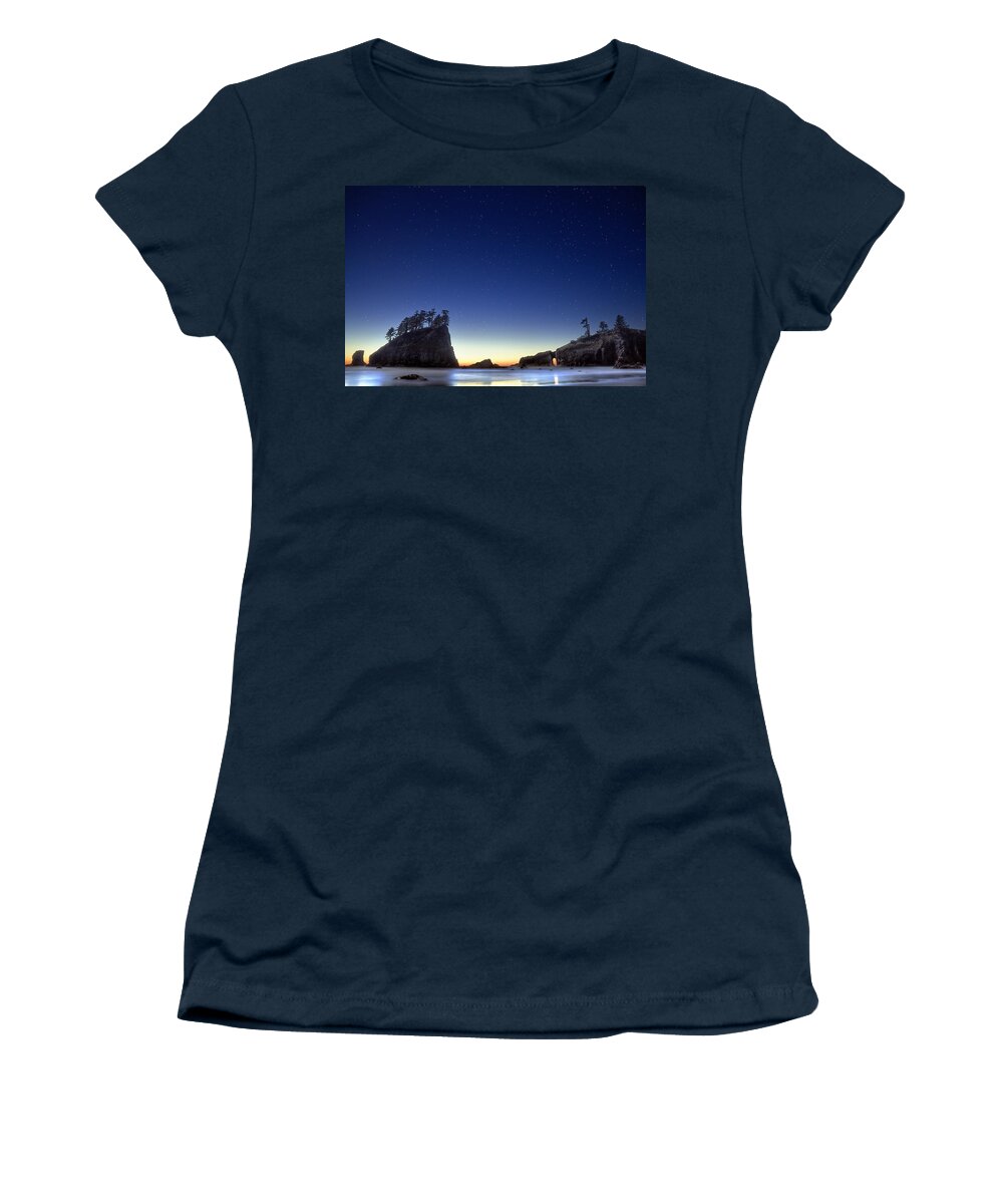 Landscape Women's T-Shirt featuring the photograph A night for stargazing by William Lee