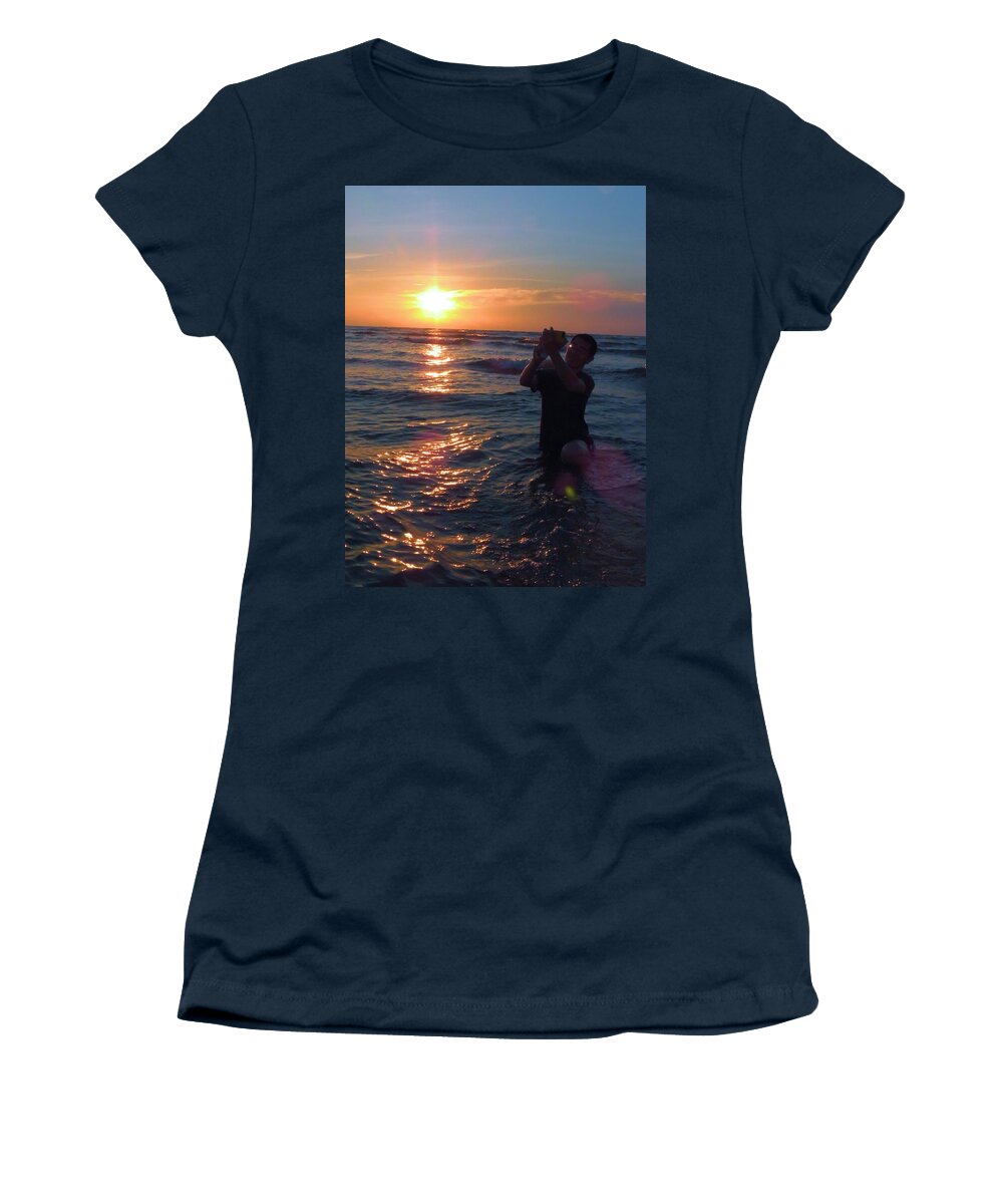 Selfie Women's T-Shirt featuring the photograph Beauty and the Selfiefish by Vincent Green