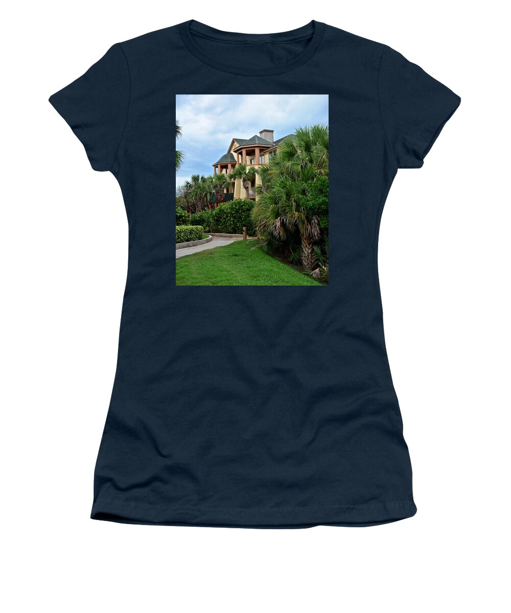 forhold Reklame Logisk Disney Vero Beach Vacation Club Resort Women's T-Shirt by Carol Bradley -  Pixels