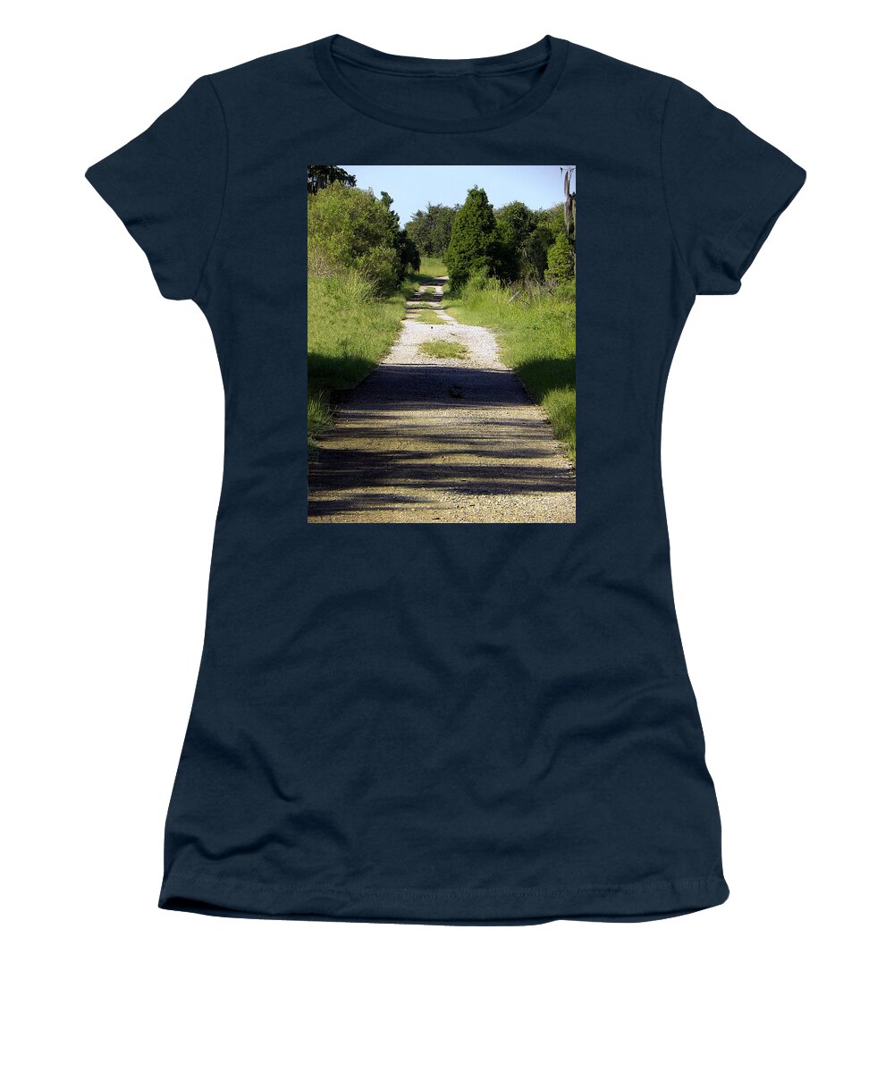 I Took This Landscape Photo Of The Eagle Roost Trail At The Circle B Bar Reserve On July 30 Women's T-Shirt featuring the photograph Eagle Roost Trail by Christopher Mercer