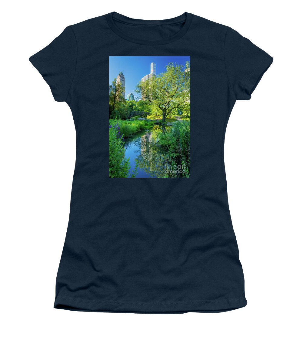 America Women's T-Shirt featuring the photograph Gapstow Bridge by Inge Johnsson
