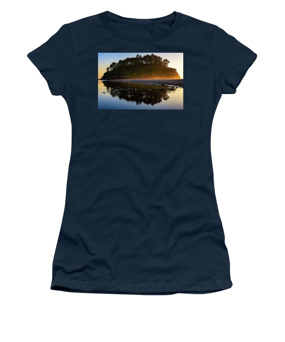 Af Zoom 24-70mm F/2.8g Women's T-Shirt featuring the photograph Golden Hour Haze at Proposal Rock by John Hight