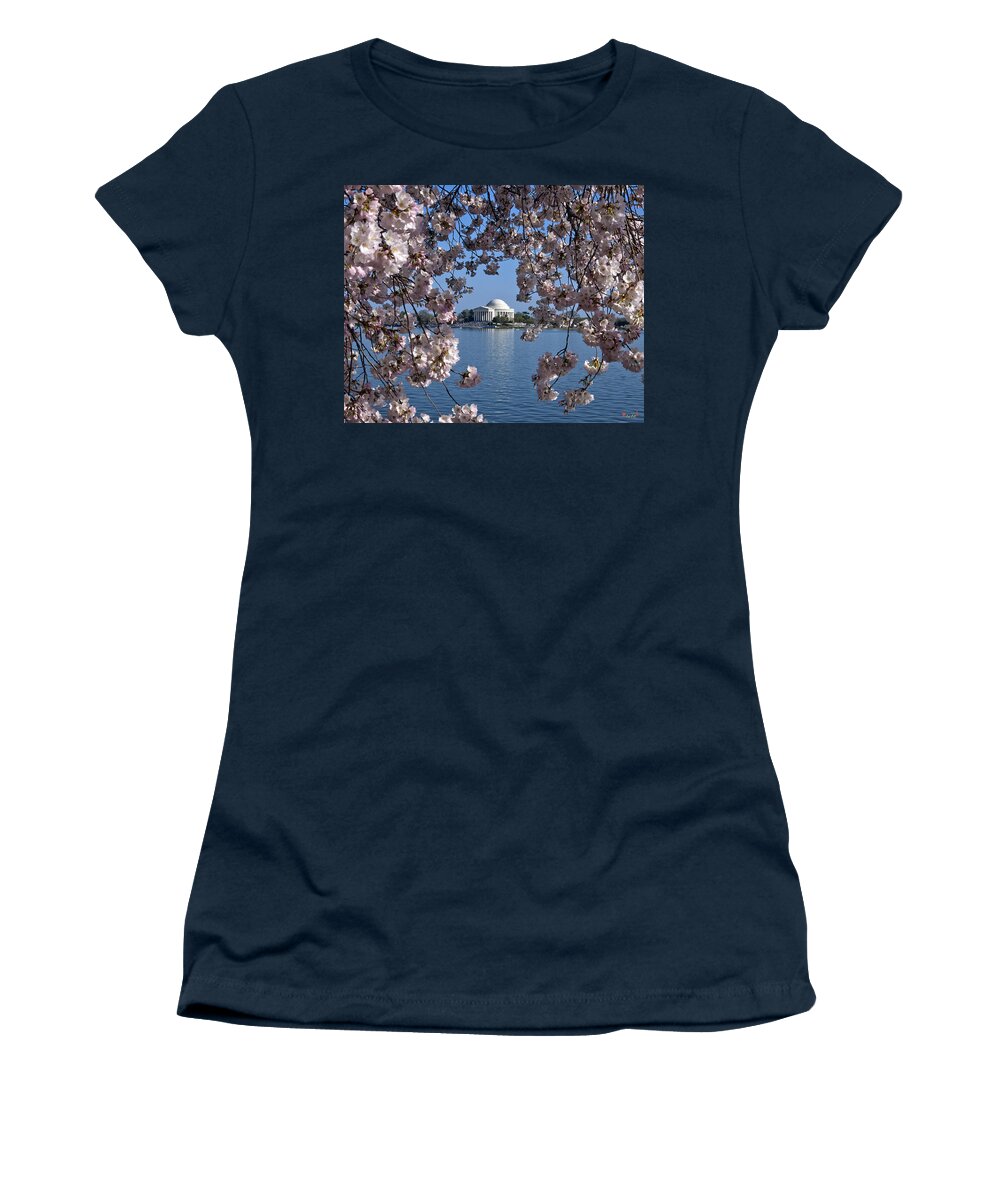 Washington D.c. Women's T-Shirt featuring the photograph Jefferson Memorial on the Tidal Basin DS051 by Gerry Gantt