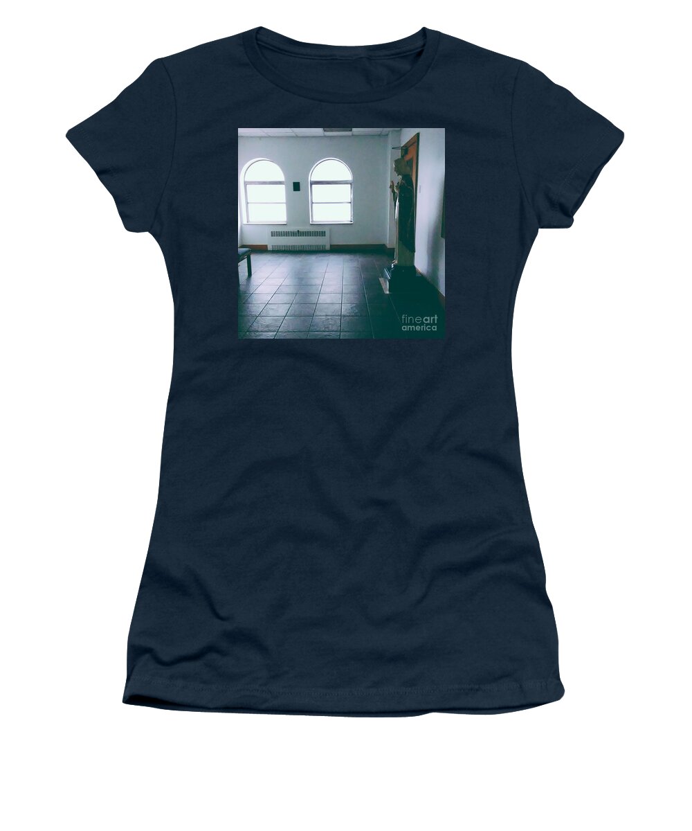 Jesus Women's T-Shirt featuring the photograph In All Circumstances, Give Thanks by Frank J Casella