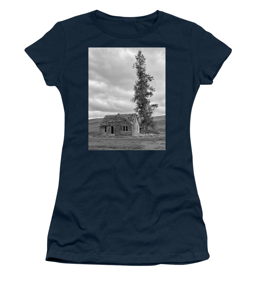 Abandoned Women's T-Shirt featuring the photograph Abandoned Farmhouse - Lincoln County #3 by Jerry Abbott