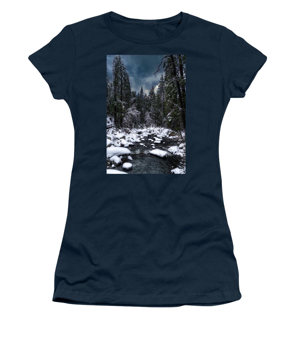  Women's T-Shirt featuring the photograph Chill In the Air by Devin Wilson