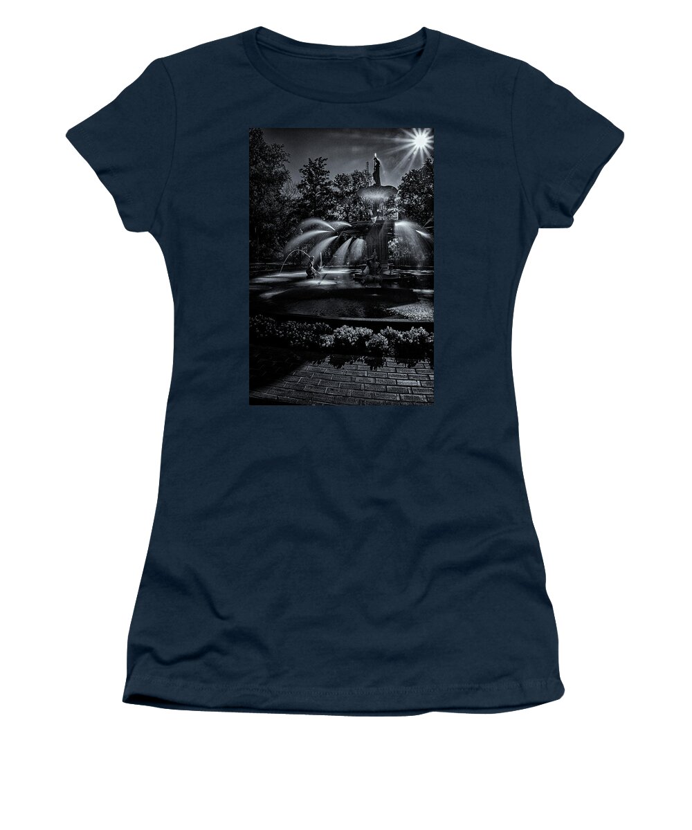 Marietta Georgia Women's T-Shirt featuring the photograph Forsyth Fountain III by Tom Singleton
