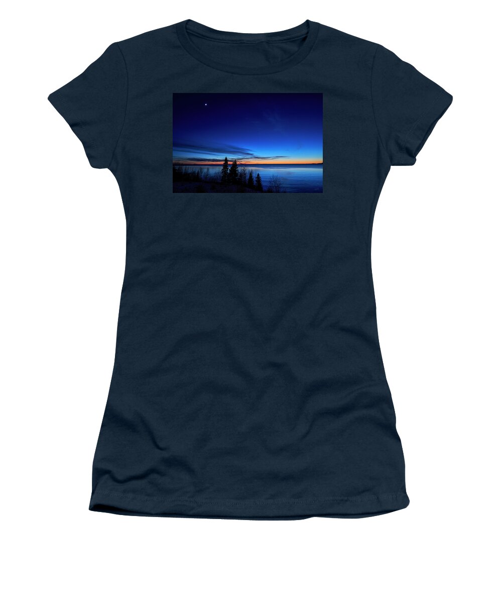 Environment Water Shore Frozen Blue Colorful Wilderness Sunset Light Shoreline Rocky Scenic Ice Cold Terrain Icy Vibrant Natural Close Up Canada Women's T-Shirt featuring the photograph Velvet Horizons by Doug Gibbons