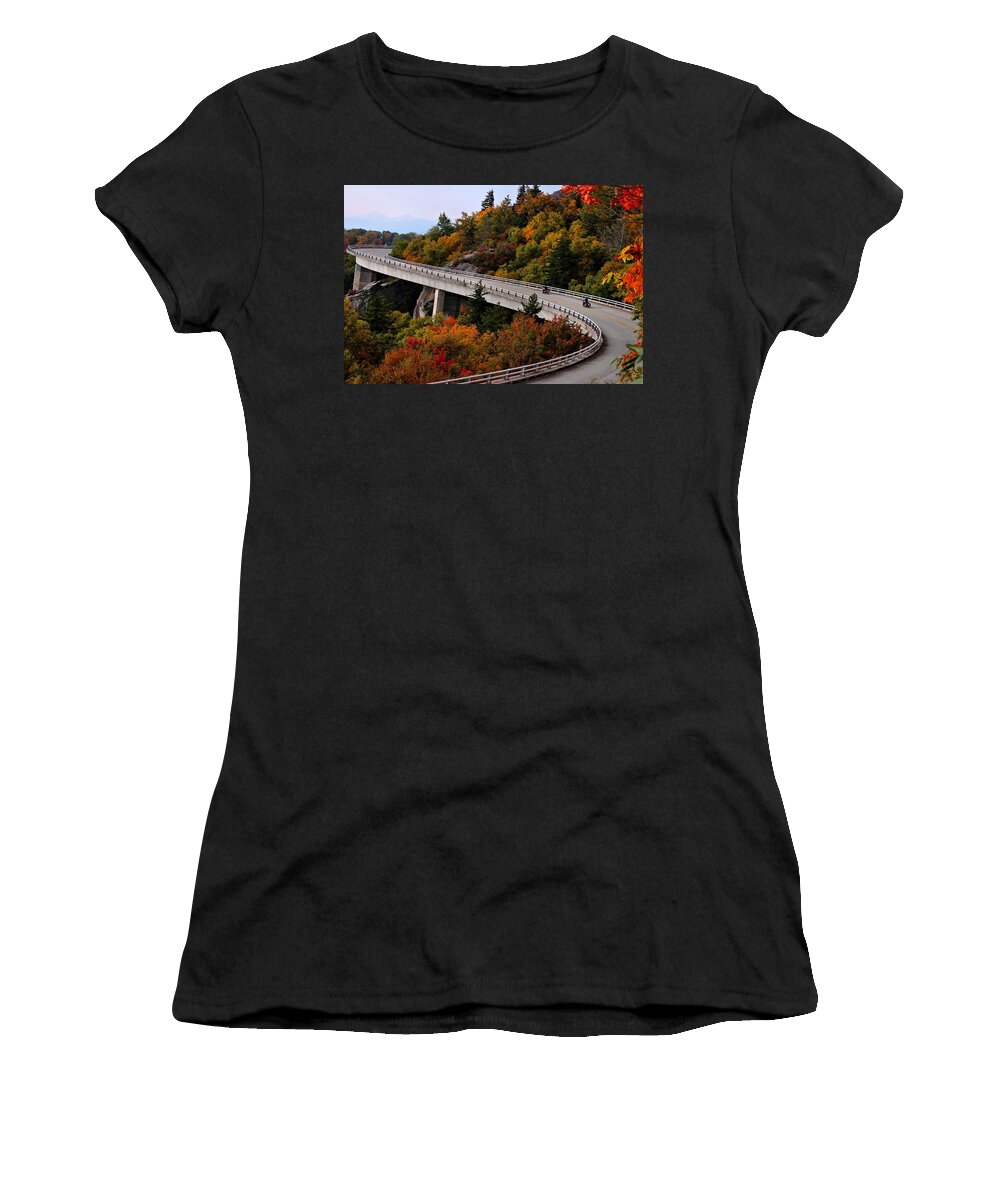 Linn Cove Viaduct Women's T-Shirt featuring the photograph Lean In For A Ride by Carol Montoya