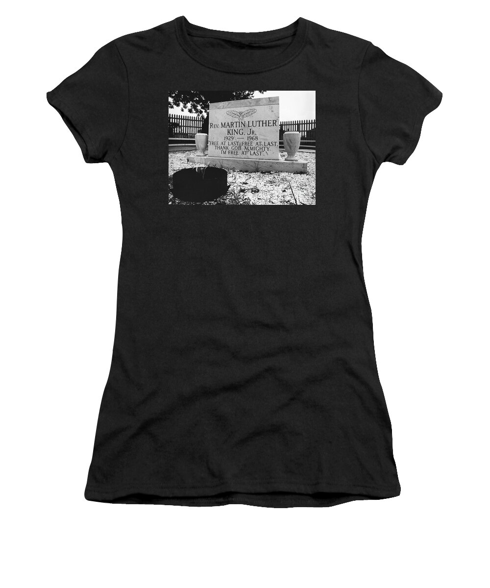 Martin Luther King Women's T-Shirt featuring the photograph Mlks Original Grave by Tom McHugh