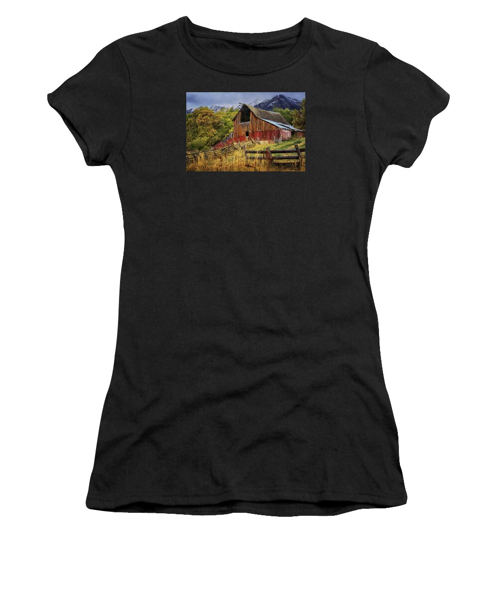 Barn Women's T-Shirt featuring the photograph Neff- Hardman Barn by Priscilla Burgers
