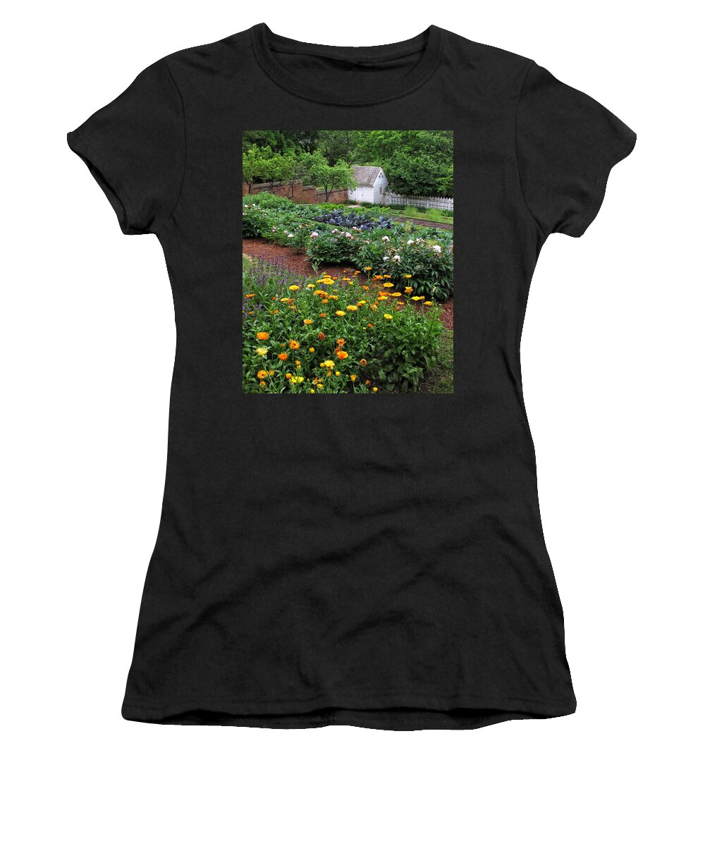 Williamsburg Women's T-Shirt featuring the photograph A Williamsburg Garden by Dave Mills