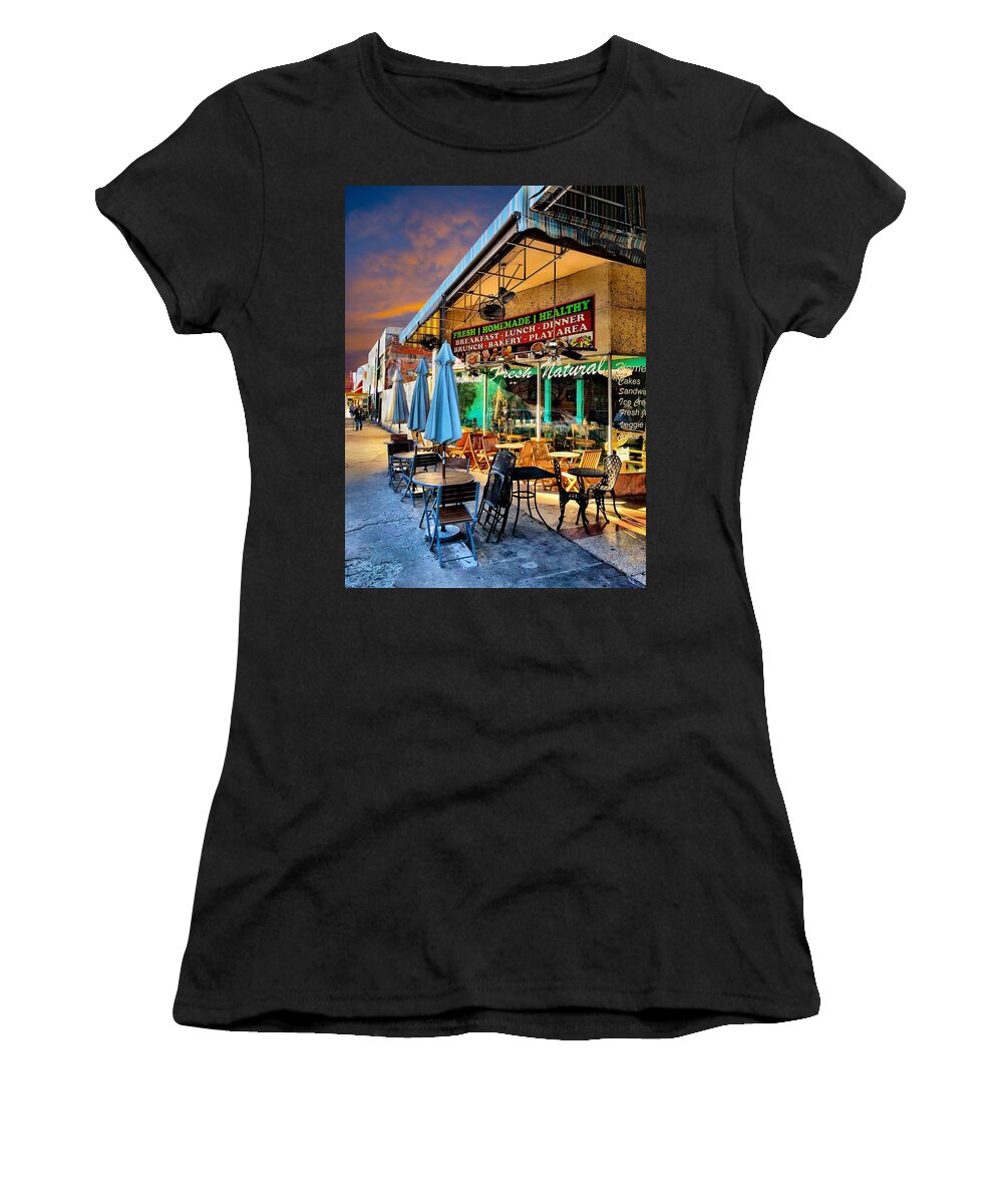 Houston Heights Women's T-Shirt featuring the photograph Evening in the Heights by Linda Unger