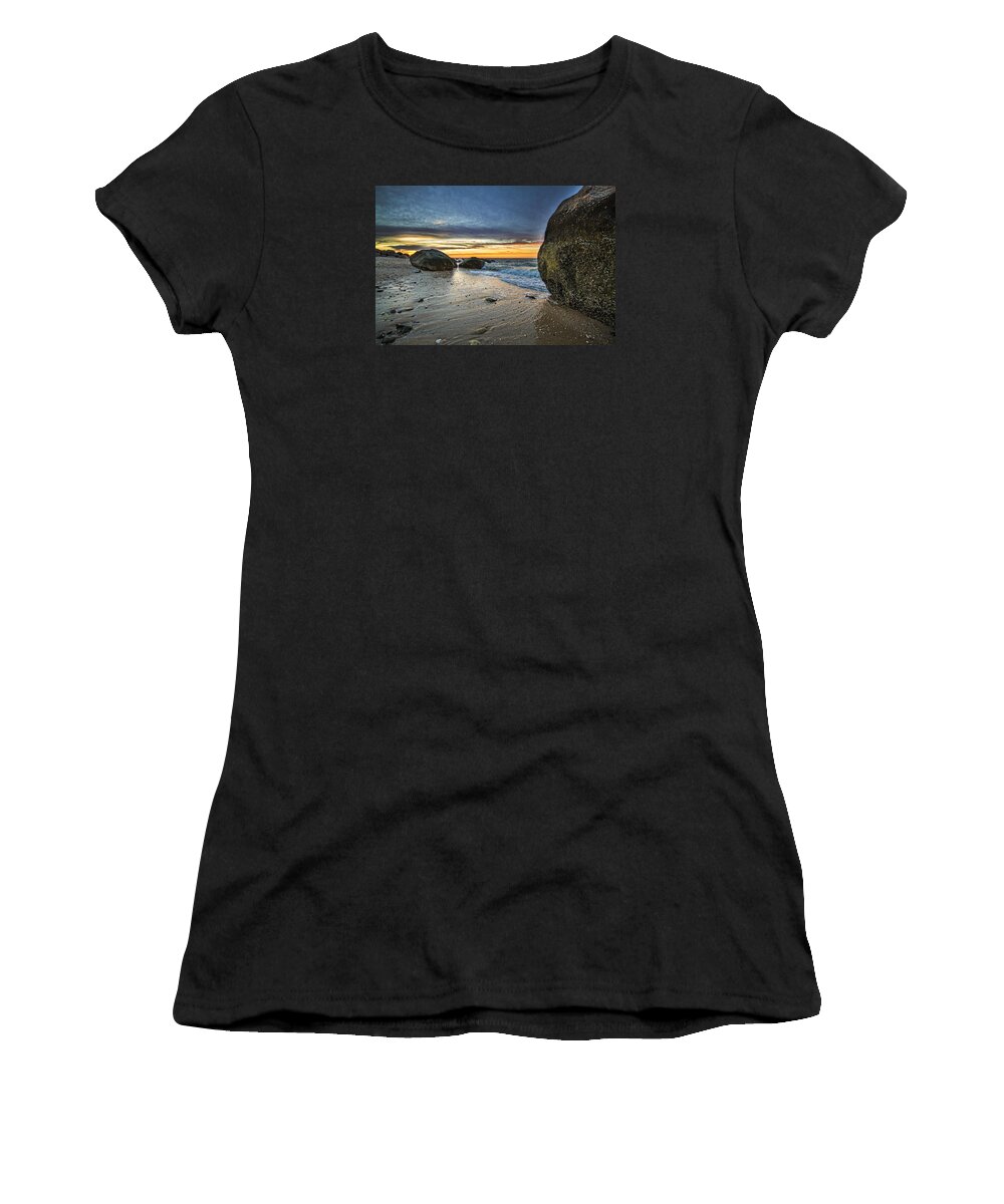 Roanoke Avenue Women's T-Shirt featuring the photograph Roanoke Sunset by Robert Seifert