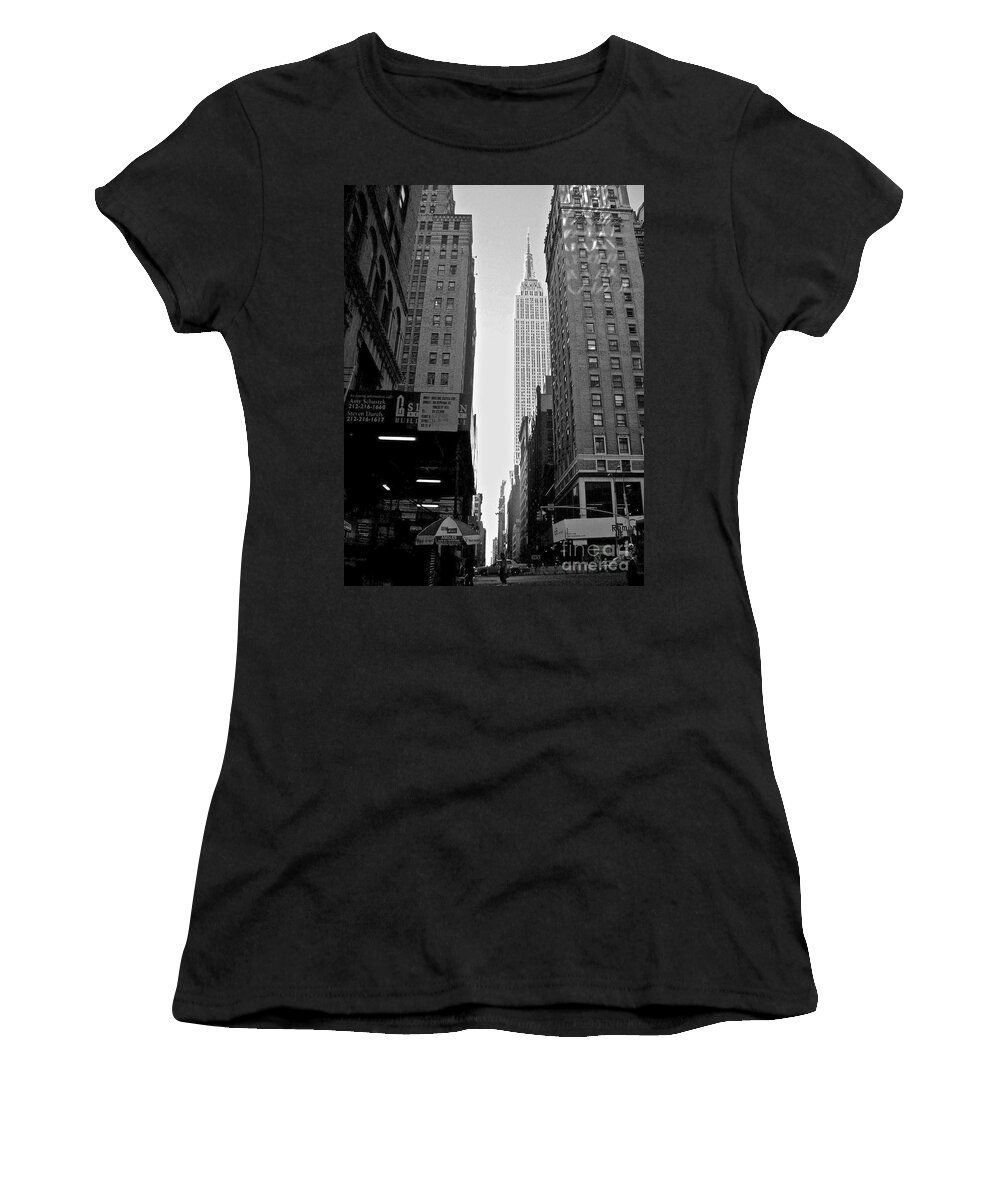 Black And White Women's T-Shirt featuring the photograph The City that never sleeps by Elisabeth Derichs