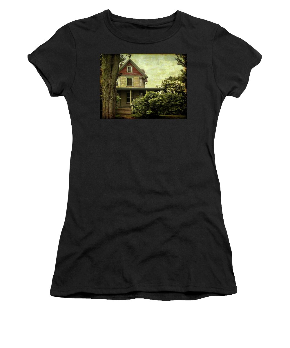 Siding Women's T-Shirt featuring the photograph This Old House by Leslie Montgomery