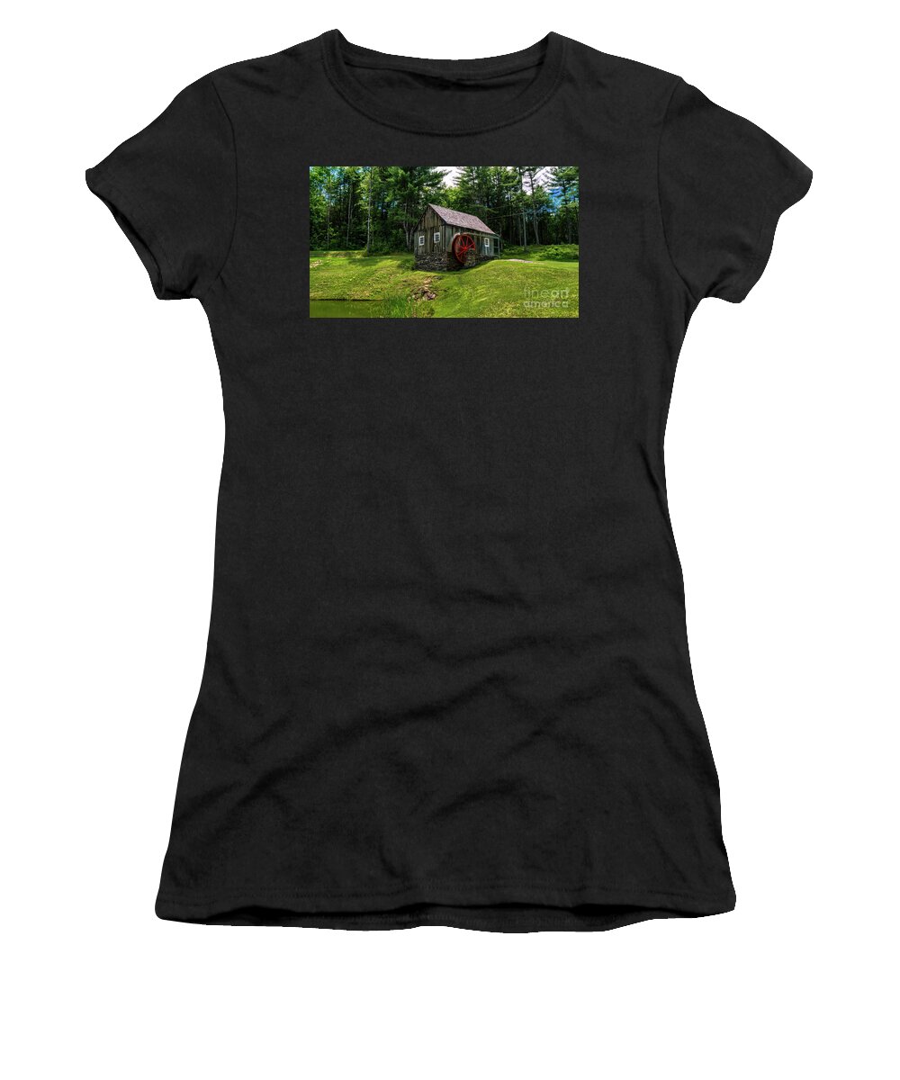 Vermont Women's T-Shirt featuring the photograph Vermont Country Store by Scenic Vermont Photography
