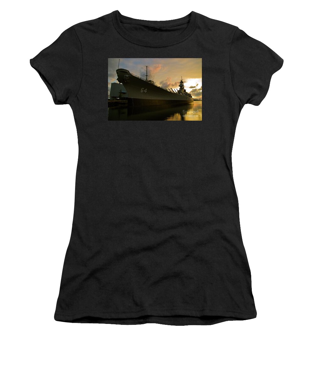 Bb-64 Women's T-Shirt featuring the photograph Wisconsin at Nauticus by Tim Mulina