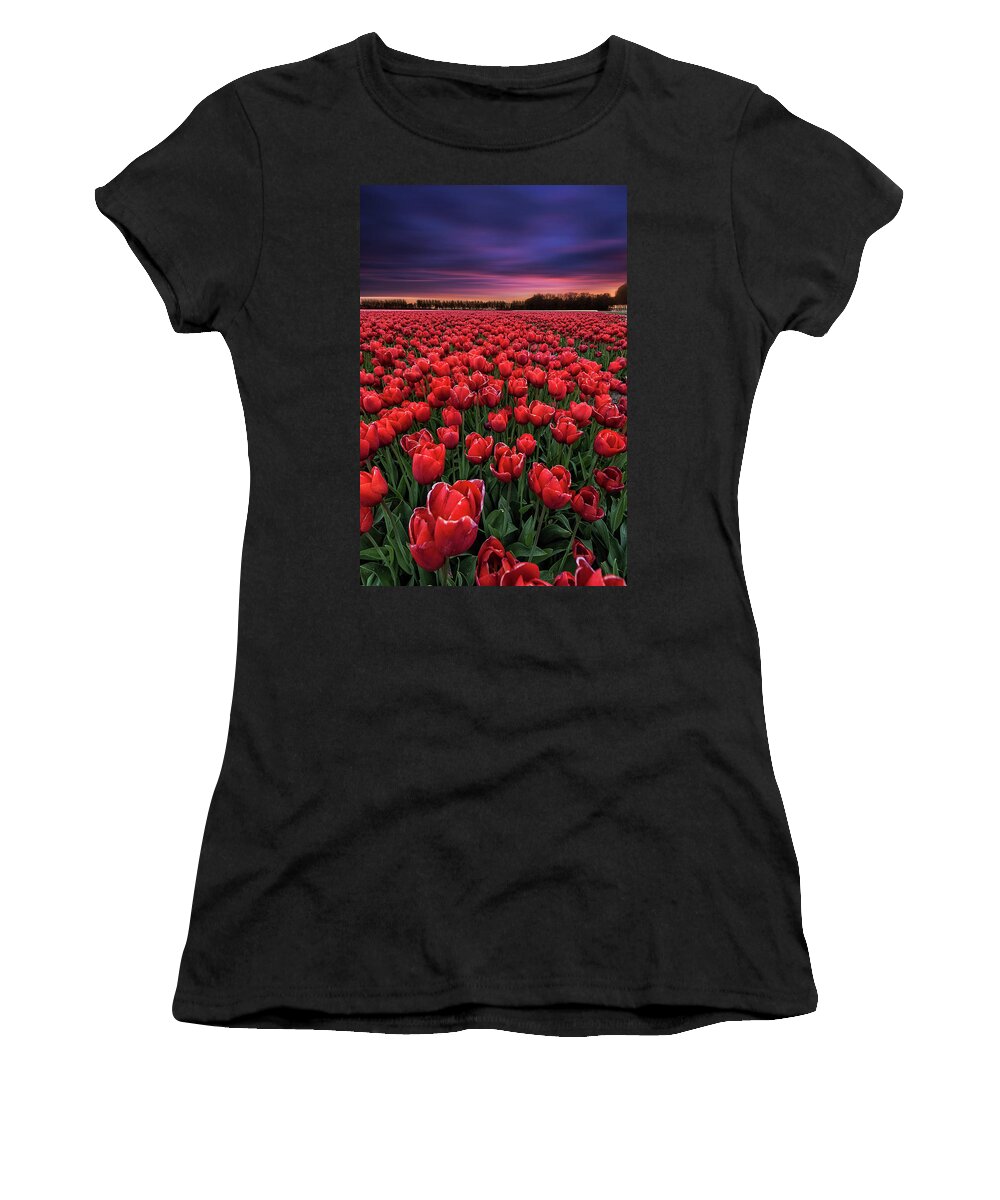Landscape Women's T-Shirt featuring the photograph Silent sunset by Jorge Maia