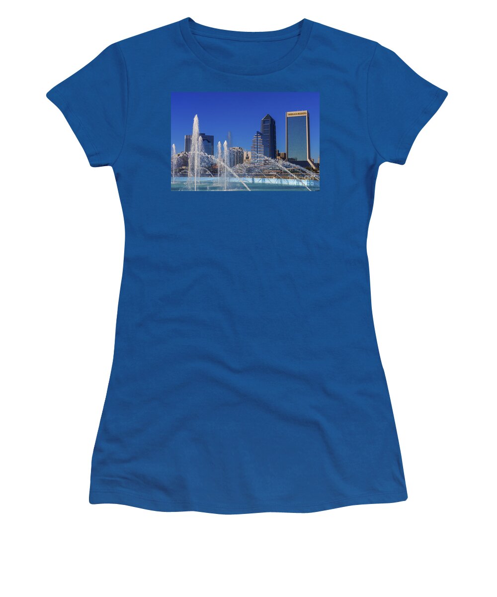 Jacksonville Women's T-Shirt featuring the photograph Jacksonville Through The Fountain by Diane Macdonald