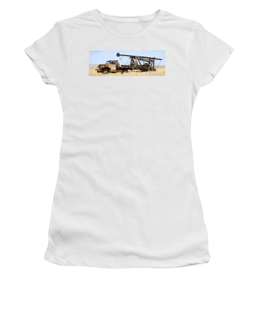 Thank You For Buying A 40.000 X 13.375 Print Of Vintage Water Well Drilling Truck To A Buyer From Ramah Women's T-Shirt featuring the photograph Vintage water well drilling truck by Jack Pumphrey