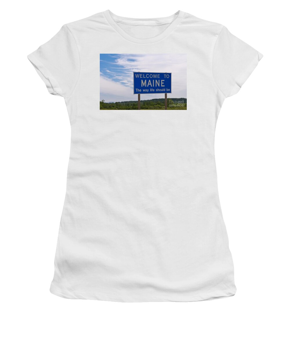 Sign Women's T-Shirt featuring the photograph Welcome Sign For Maine by Bill Bachmann