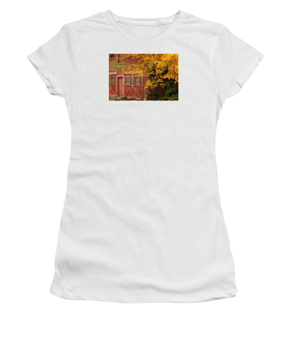 Putney Vermont Women's T-Shirt featuring the photograph Autumn Barn by Tom Singleton